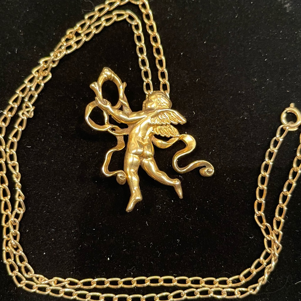 Vintage Metropolitan Museum Of Art Gold-Toned Cherub Brooch/Pendant Necklace.